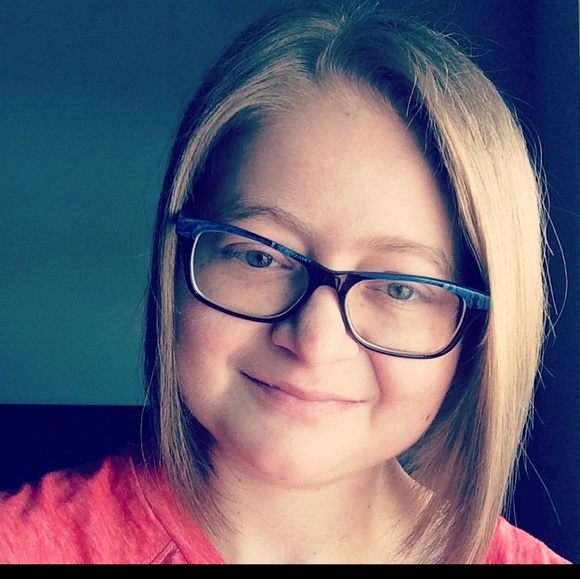 Meet your Posher, Cassandra - Picture 1 of 1